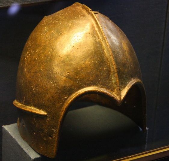 Скифский бронзовый шлем так называемого кубанского типа