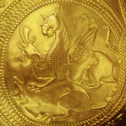 Грифон терзающий Оленя. Рисунок на медальоне золотого сосуда из Надь-Сент-Миклош
