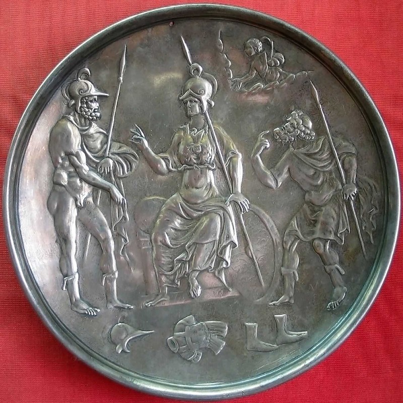 Византийское блюдо со сценой спора Аякса и Одиссея. Одна из закамских находок