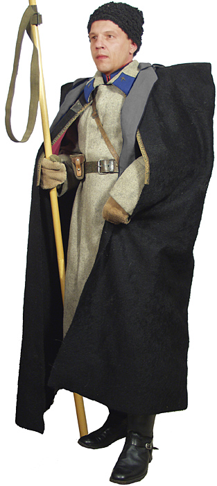 Кавалерист-красноармеец времён Гражданской войны с традиционной казачьей пикой, снабжённой ременной петлёй